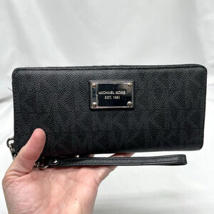 Michael Kors Jet Set Travel Continental Long Wallet Wristlet MK Signature